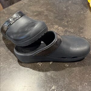 CROCS Black Comfort Clogs
